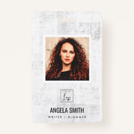 NEWPAPIER TEXTURE EMPLOYEE FOTO BARCODE NAAM BADGE