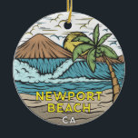 Newport Beach California  Keramisch Ornament<br><div class="desc">De hand getrokken illustratie van Newport Beach met bergen en oceaangolven op de achtergrond. Ideaal voor iedereen die graag Newport Beach wil bezoeken.</div>