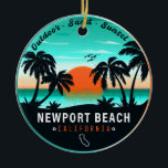 Newport Beach California Retro Sunset Souvenir 80s Keramisch Ornament<br><div class="desc">Newport Beach California Retro Sunset Souvenir jaren 60. Newport Beach California Tropische Retro Zonsondergang ontwerp. Geniet van de nostalgie van Newport Beach met ons souvenir, speciaal ontworpen voor vakantiegangers aan zee. Dit ontwerp doet denken aan een vervlogen tijdperk en omhult de rust en schoonheid van de baai, en dient als...</div>