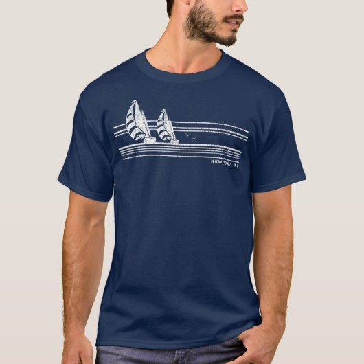 Newport RI Sailing 70s Nautical Sailboot T-shirt (Voorkant)
