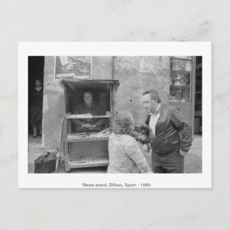 News stand, Bilbao, Spanje, 1985. Briefkaart