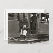 Newsboy Riding Trolley, 1910 Briefkaart (Voorkant / Achterkant)