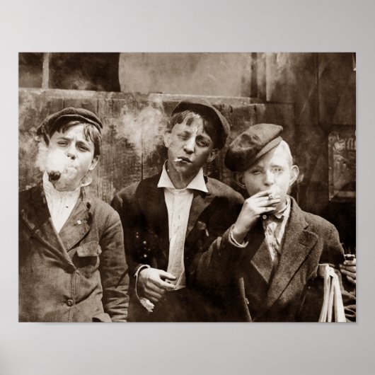 Newsboys Smoking - 1910 Child Labour Photo Poster (Voorkant)