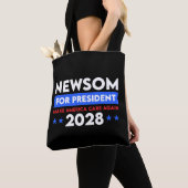 Newsom voor President Make America Care Again 2028 Tote Bag (Dichtbij)