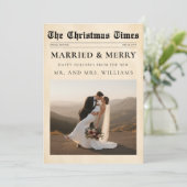 Newspaper Merry & Married Newlywed Photo Christmas Feestdagenkaart (Staand voorkant)