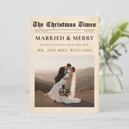Newspaper Merry & Married Newlywed Photo Christmas Feestdagenkaart (Staand voorkant)