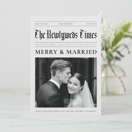 Newspaper Newlywed Black and White Photo Christmas Feestdagenkaart (Staand voorkant)