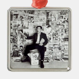 Newspaper salesman, c.1960 metalen ornament