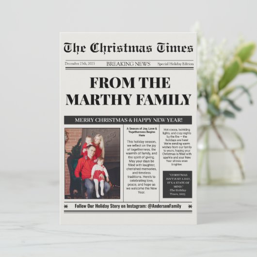 Newspaper Year in Review Photo Collage Christmas  Feestdagenkaart (Staand voorkant)