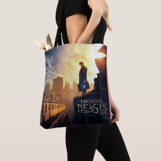 NEWT SCAMANDER™ in het verwoeste gebouw Tote Bag (Dichtbij)