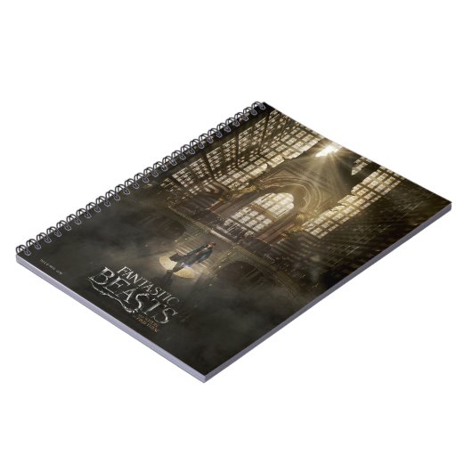 NEWT SCAMANDER™ in MACUSA™ Headquarters Notitieboek (Linkerzijde)