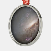 NGC 4258 Ondergaat intense stervorming. Metalen Ornament (Links)