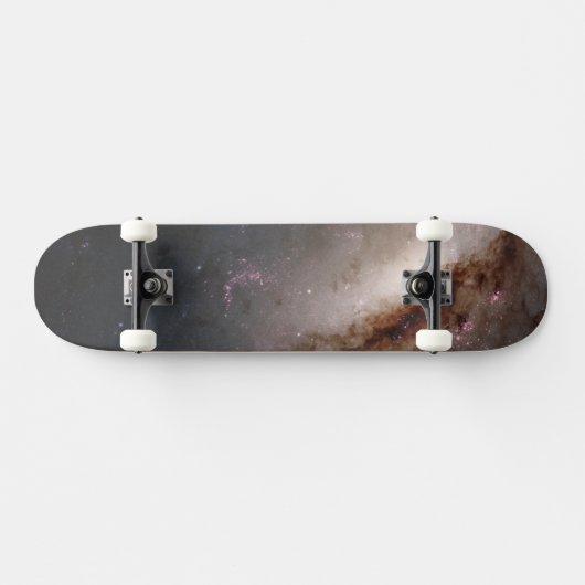 NGC 4258 Ondergaat intense stervorming. Persoonlijk Skateboard (Horizontaal)