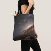 NGC 4258 Ondergaat intense stervorming. Tote Bag (Dichtbij)