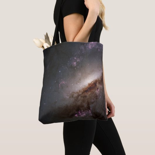 NGC 4258 Ondergaat intense stervorming. Tote Bag (Dichtbij)
