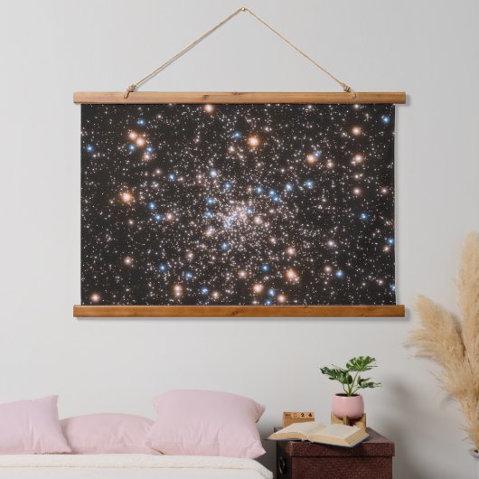 NGC 6397 HANGEND WANDKLEED (Slaapkamer)