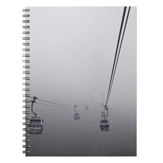 Ngong Ping-kabelbaan in dichte mist Notitieboek (Voorkant)