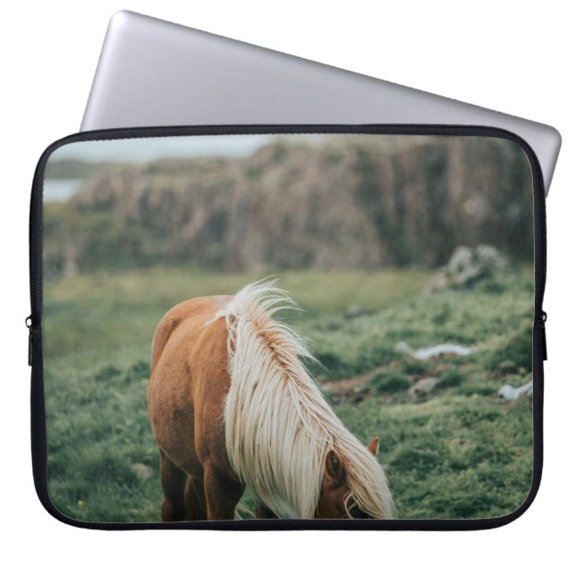 NICE HORSE LAPTOP SLEEVE (Voorkant)