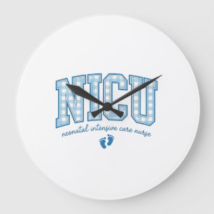 NICU-verpleegster babyvoeten geruite letter shirt Grote Klok