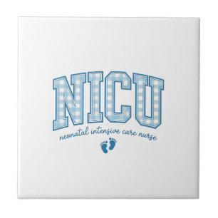 NICU-verpleegster babyvoeten geruite letter shirt  Tegeltje
