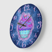 Niedlicher blau/rosa Cupcake mit rosa Herzchen Grote Klok (Hoek)