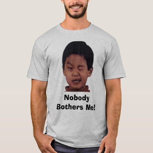 Niemand boekt me! t-shirt (Voorkant)