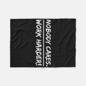 Niemand geeft erom - werk harder fleece deken (Voorkant (Horizontaal))
