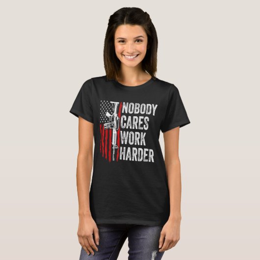Niemand geeft om harder werken AR 15 Pistool Ameri T-shirt (Voorkant volledig)