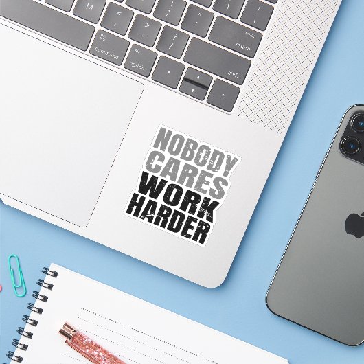 Niemand geeft om het werk Harder Motivatie Workout Sticker (Laptop met iPhone)