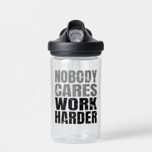 Niemand geeft om het werk Harder Motivatie Workout Waterfles