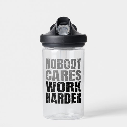 Niemand geeft om het werk Harder Motivatie Workout Waterfles (Voorkant)