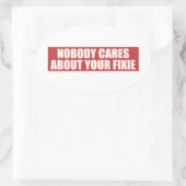 Niemand geeft om je fixie ovale sticker (Tas)