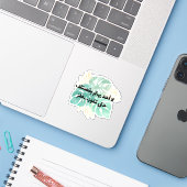Niemand geeft om je verhaal tot je wint sticker (Laptop met iPhone)