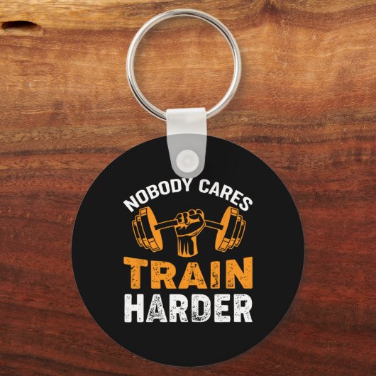 Niemand geeft om Train Harder Fitness Gewichtheffe Sleutelhanger (Voorkant)
