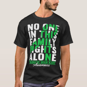 Niemand in deze familie vecht alleen in traumatisc t-shirt