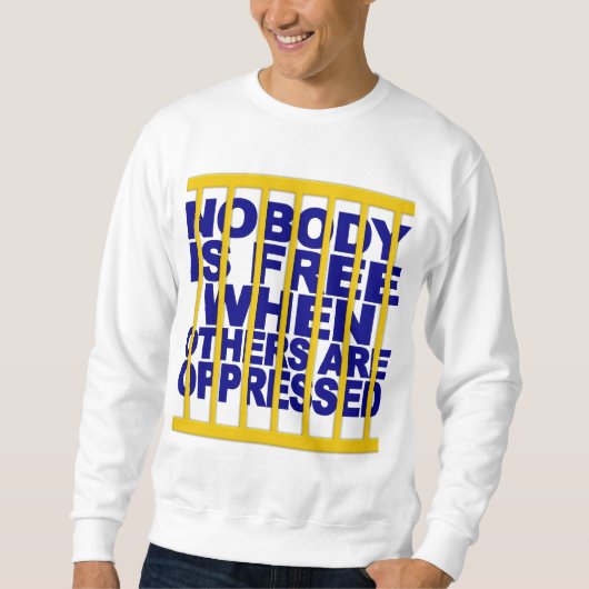 Niemand is gratis shirt - kies kleur & stijl (Voorkant)