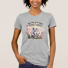 NIEMAND IS ILLEGAAL OP DE AARDE T-SHIRT