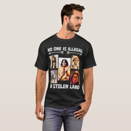 Niemand is illegaal op gestolen grond t-shirt (Voorkant volledig)