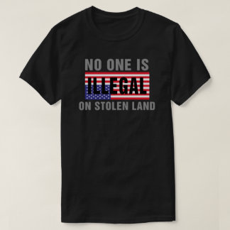 Niemand is illegaal op gestolen grond t Shirt