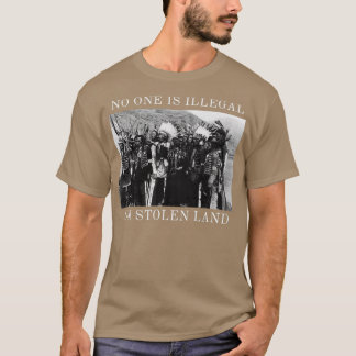 Niemand is illegaal op gestolen land Native Americ T-shirt