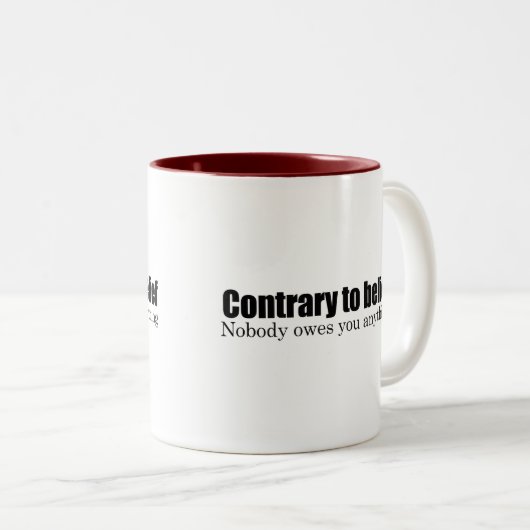 Niemand is je iets verschuldigd tweekleurige koffiemok (Voorkant rechts)