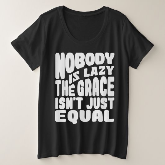 NIEMAND IS LAZY DAT DE GRACE NIET ALLEEN GELIJK IS GROTE MAAT T-SHIRT (Design voorkant)