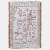 Niemand is meer gekoesterd gooi deken (Voorkant Verticaal)