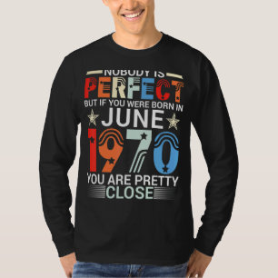 Niemand is perfect als je in juni 1970 geboren ben t-shirt