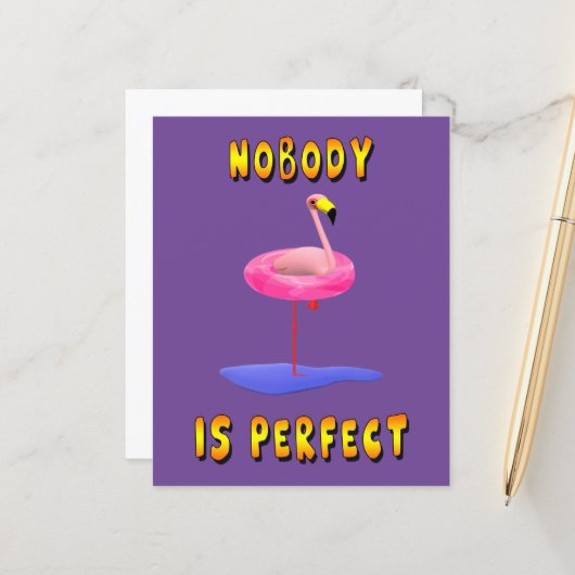 Niemand is perfect - flamingo met zwemring (Voorkant / Achterkant in situ)