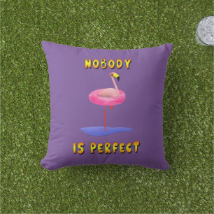 Niemand is perfect - flamingo met zwemring buitenkussen