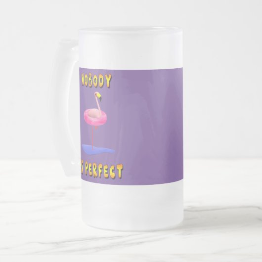 Niemand is perfect - flamingo met zwemring matglas bierpul (Voorkant links)
