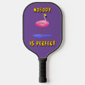 Niemand is perfect - flamingo met zwemring pickleball paddle (Voorkant)
