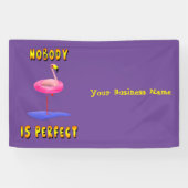 Niemand is perfect - flamingo met zwemring spandoek (Horizontaal)
