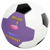 Niemand is perfect - flamingo met zwemring voetbal (Drie kwart)